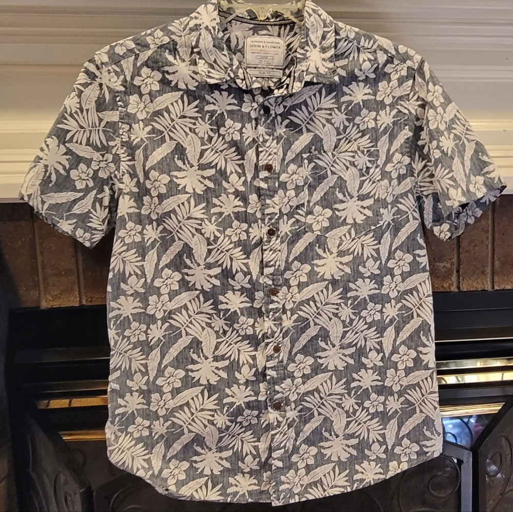 Tommy Bahama Blue and White Casual Button Down Shirt, Large